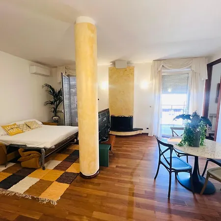 דירה Aurum 360 Attico Deluxe לה ספציה