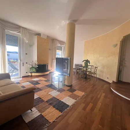 Aurum 360 Attico Deluxe דירה