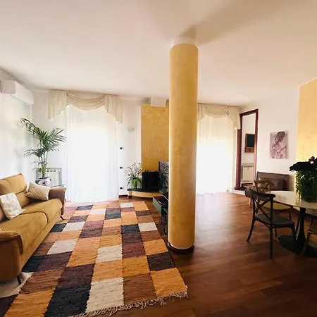 Aurum 360 Attico Deluxe דירה *